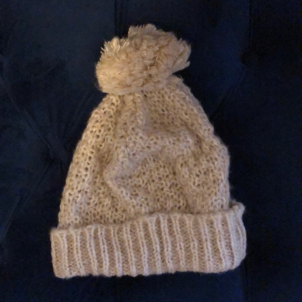 Winter Pom Pom Beanie in Cream
